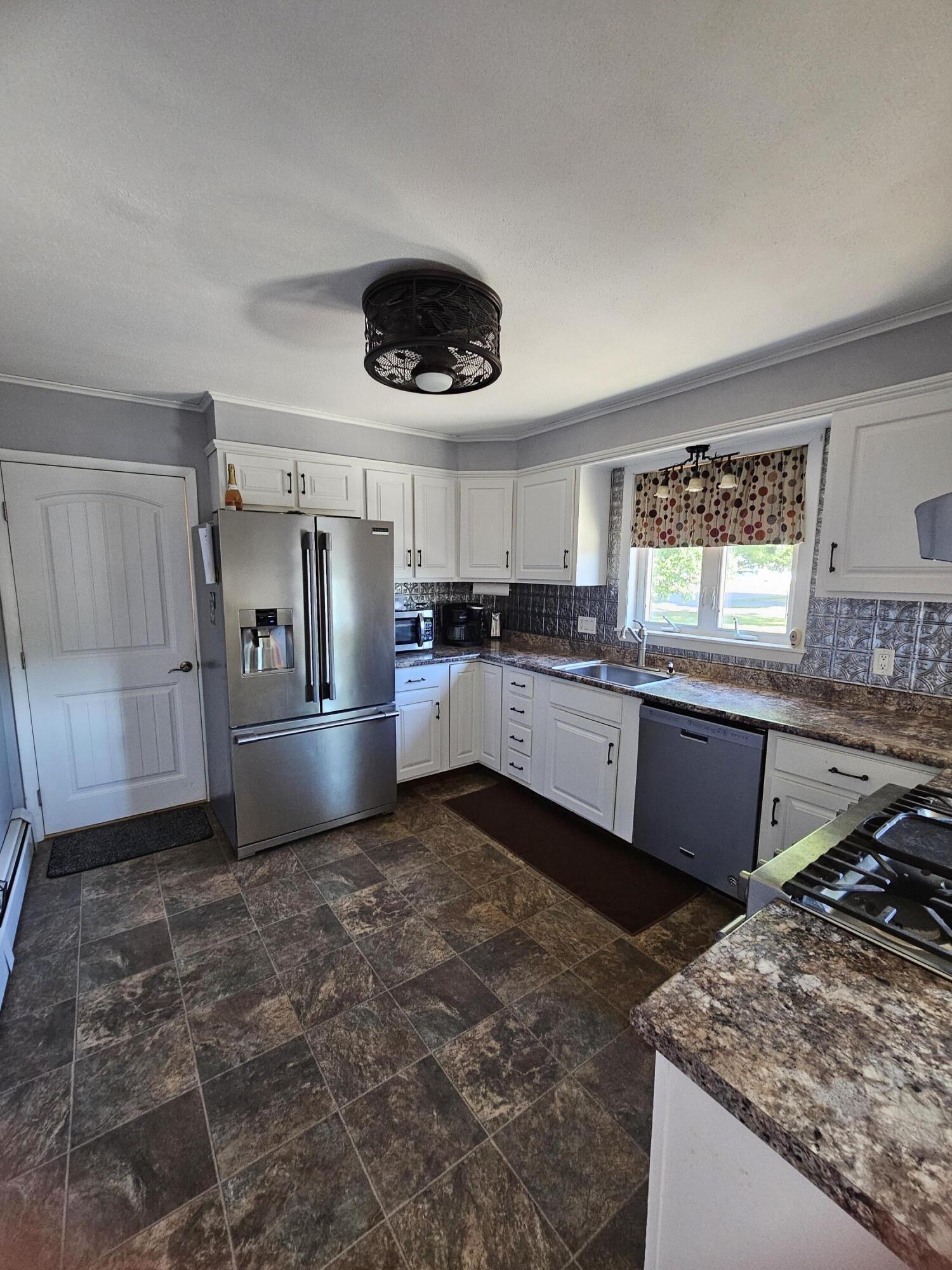 33 Maple Street East Millinocket, ME 04430 - Photo 9 of 39 20240621_090959
