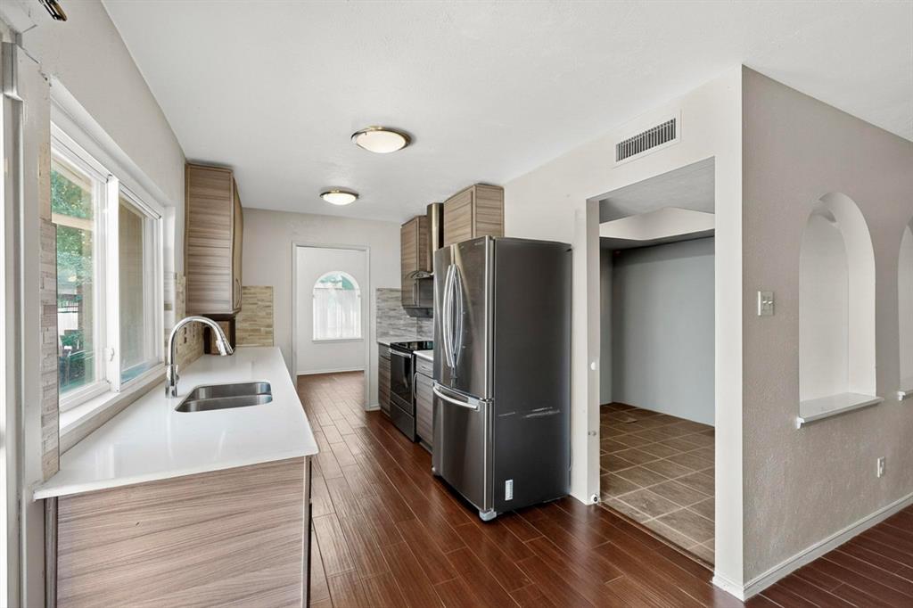 913 Overdowns Drive Plano, TX 75023 - Photo 12 of 35 a kitchen with a refrigerator stove and a sink