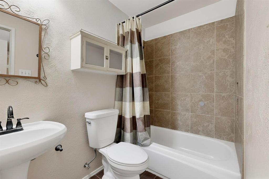 913 Overdowns Drive Plano, TX 75023 - Photo 25 of 35 a bathroom with a sink a toilet and shower