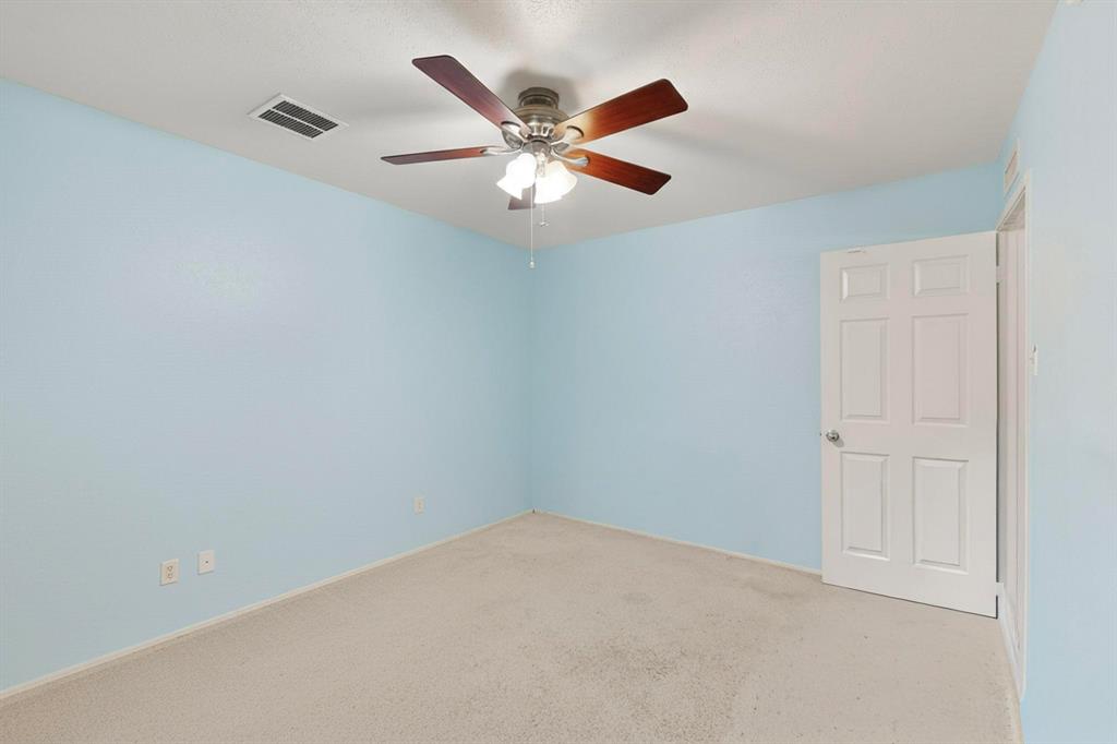 913 Overdowns Drive Plano, TX 75023 - Photo 28 of 35 an empty room with window and ceiling fan