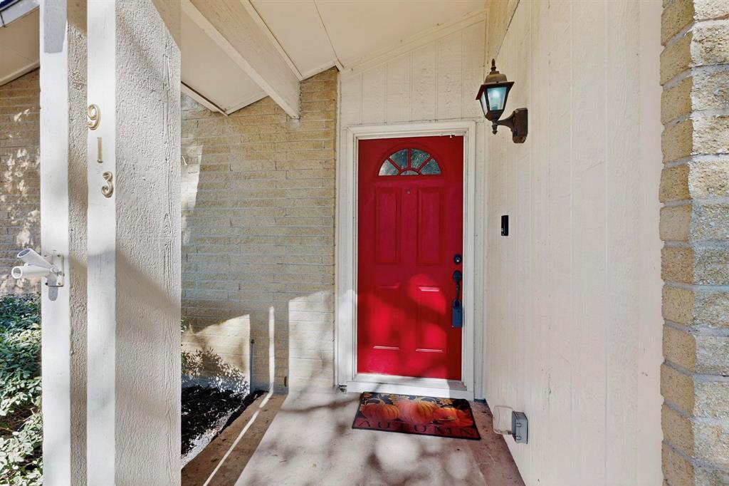 913 Overdowns Drive Plano, TX 75023 - Photo 4 of 35