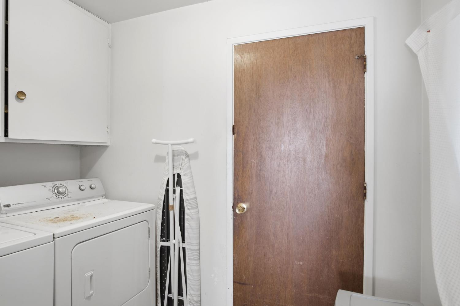 1436 Montclair Drive Modesto, CA 95350 - Photo 21 of 24 a utility room with dryer and washer