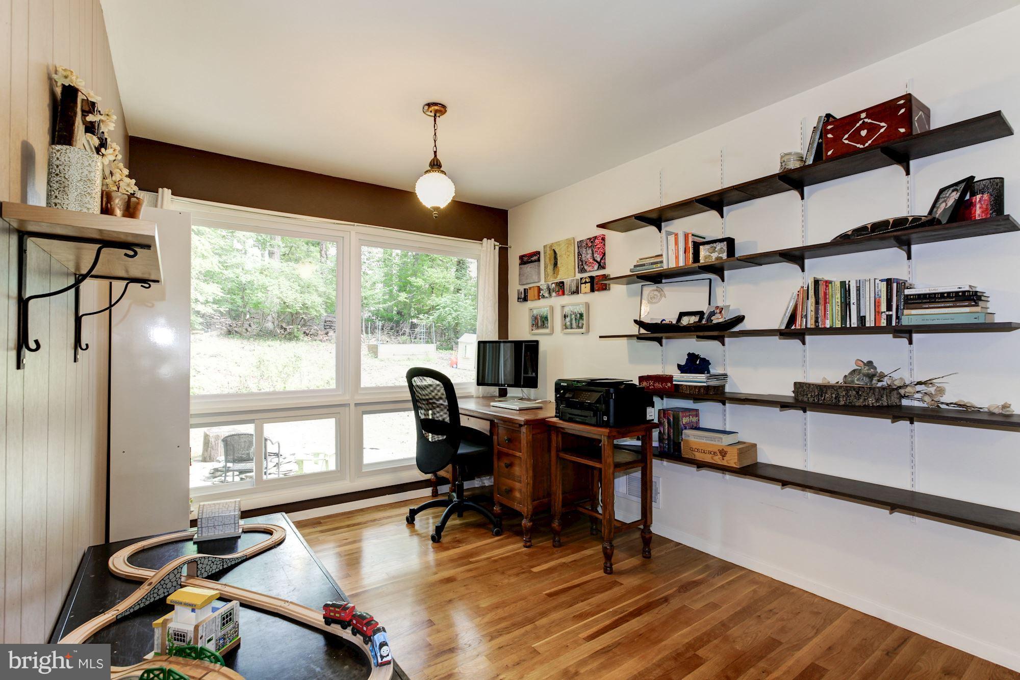 4207 Dahill Road Silver Spring, MD 20906 - Photo 16 of 30 Office nook