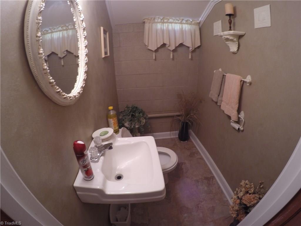 5824 Drake Road Greensboro, NC 27406 - Photo 12 of 28 Gallery Image 12