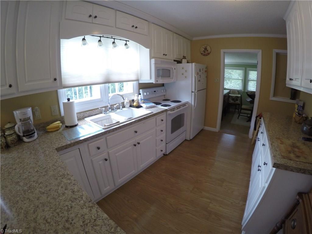 5824 Drake Road Greensboro, NC 27406 - Photo 7 of 28 Gallery Image 7