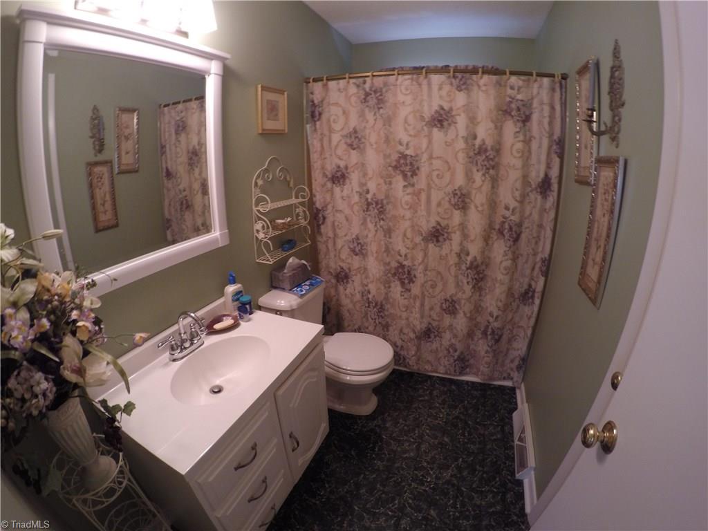 5824 Drake Road Greensboro, NC 27406 - Photo 8 of 28 Gallery Image 8