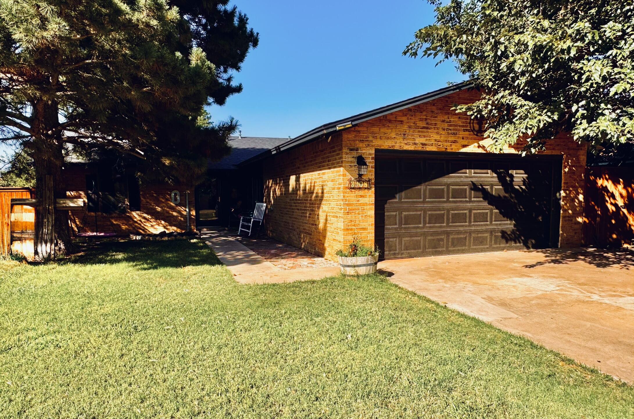 a view of a yard with a tree