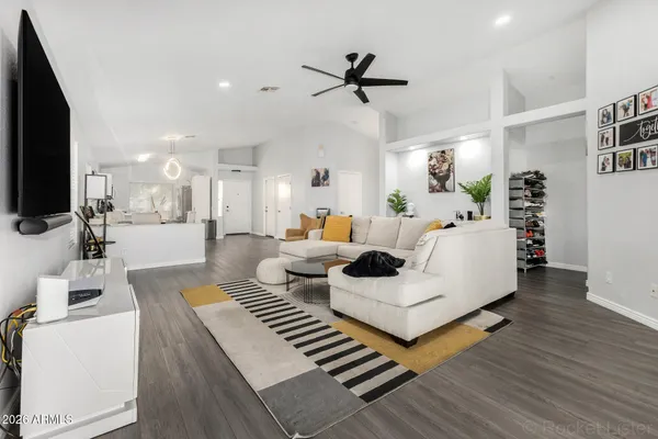 $2,100 | 10420 West Reade Avenue, Glendale, AZ 85307