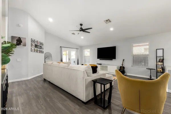 $2,100 | 10420 West Reade Avenue, Glendale, AZ 85307