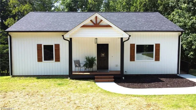 $2,200 | 148 Buena Vista Drive, Pilot Mountain, NC 27041