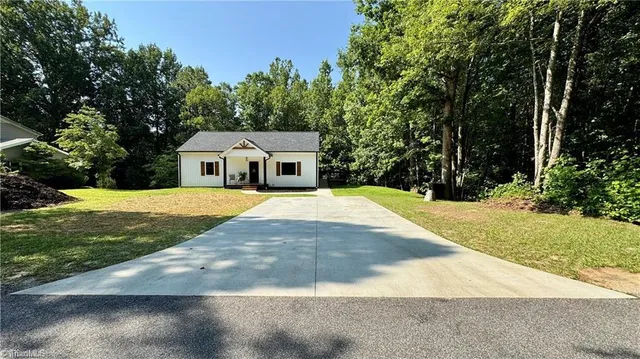 $2,200 | 148 Buena Vista Drive, Pilot Mountain, NC 27041