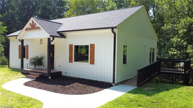 $2,200 | 148 Buena Vista Drive, Pilot Mountain, NC 27041