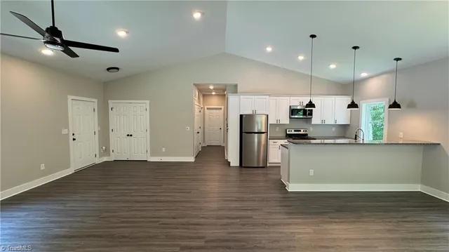 $2,200 | 148 Buena Vista Drive, Pilot Mountain, NC 27041