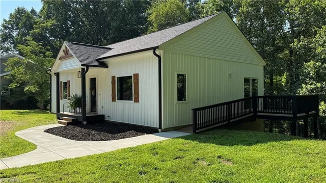 $2,200 | 148 Buena Vista Drive, Pilot Mountain, NC 27041