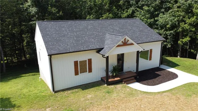 $2,200 | 148 Buena Vista Drive, Pilot Mountain, NC 27041