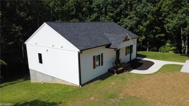 $2,200 | 148 Buena Vista Drive, Pilot Mountain, NC 27041