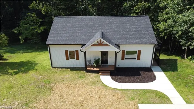 $2,200 | 148 Buena Vista Drive, Pilot Mountain, NC 27041