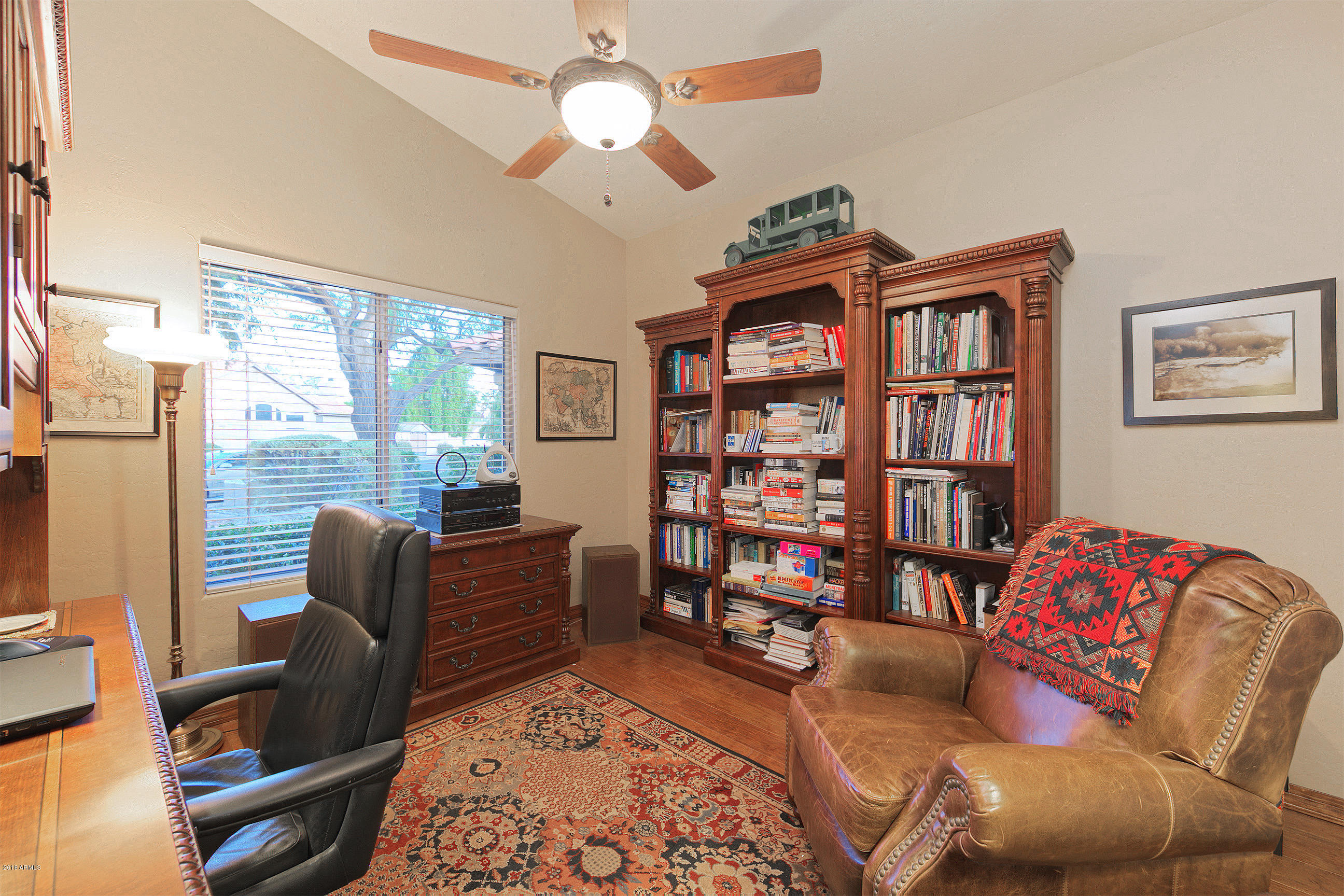 4610 East Hearn Road Phoenix, AZ 85032 - Photo 15 of 31 4610EHearn019