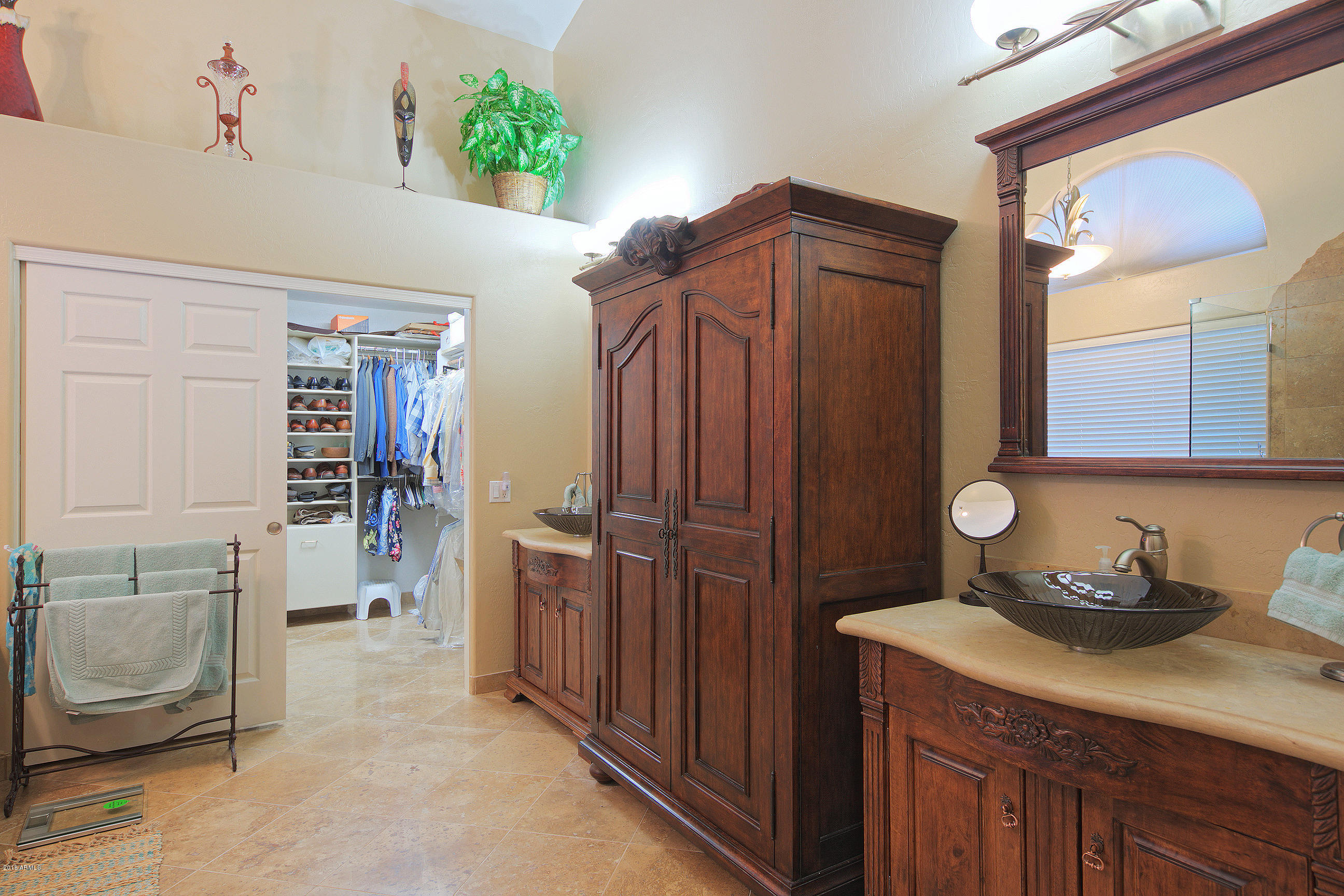 4610 East Hearn Road Phoenix, AZ 85032 - Photo 19 of 31 4610EHearn024