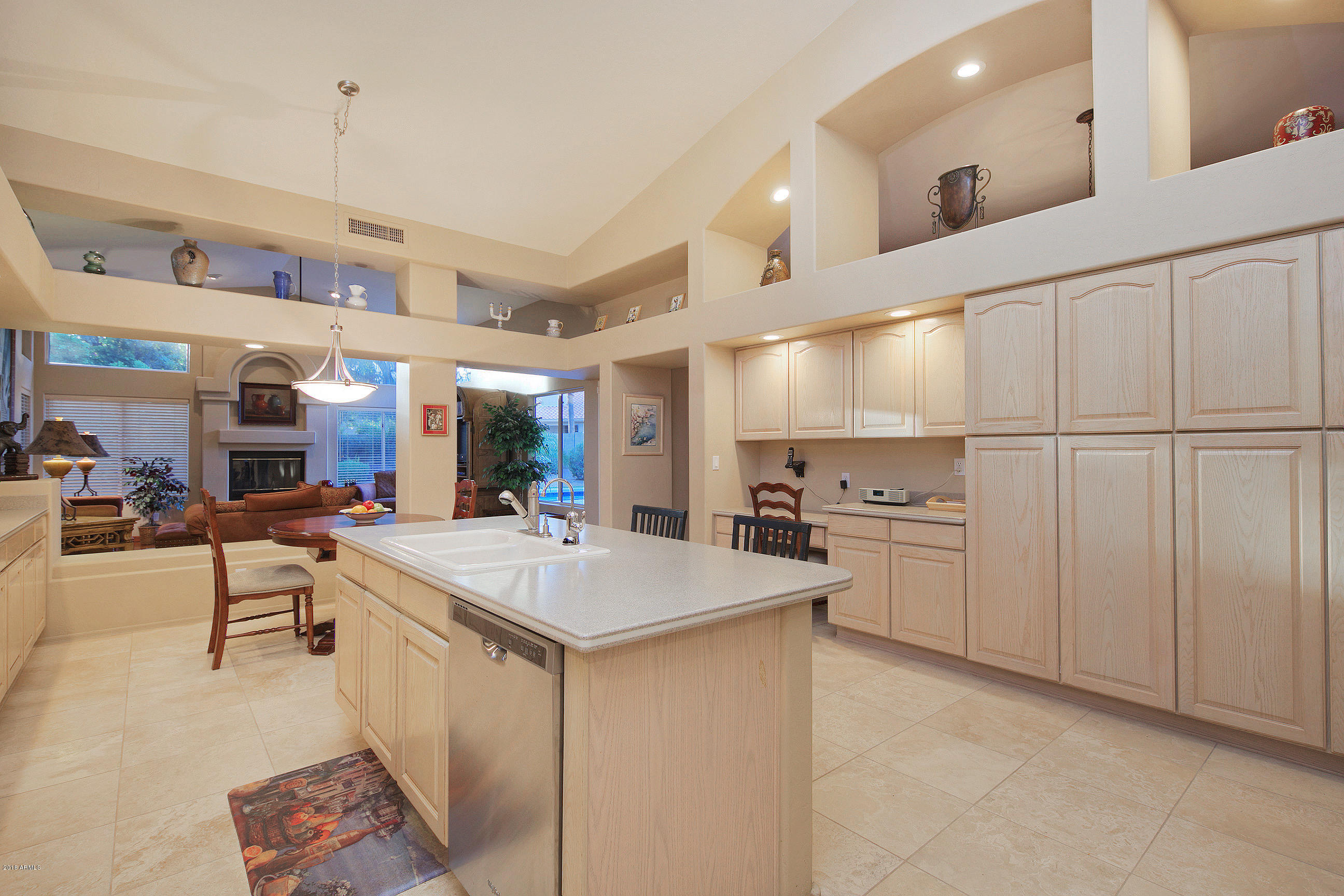 4610 East Hearn Road Phoenix, AZ 85032 - Photo 9 of 31 4610EHearn012