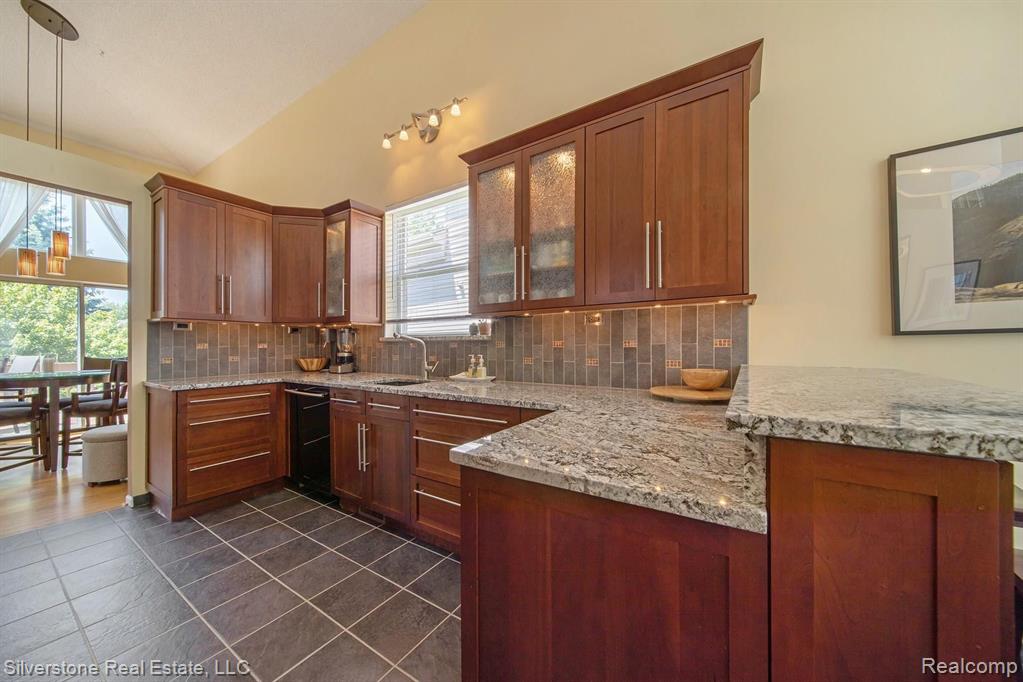 3195 Silverbrook Drive Rochester, MI 48306 - Photo 7 of 24