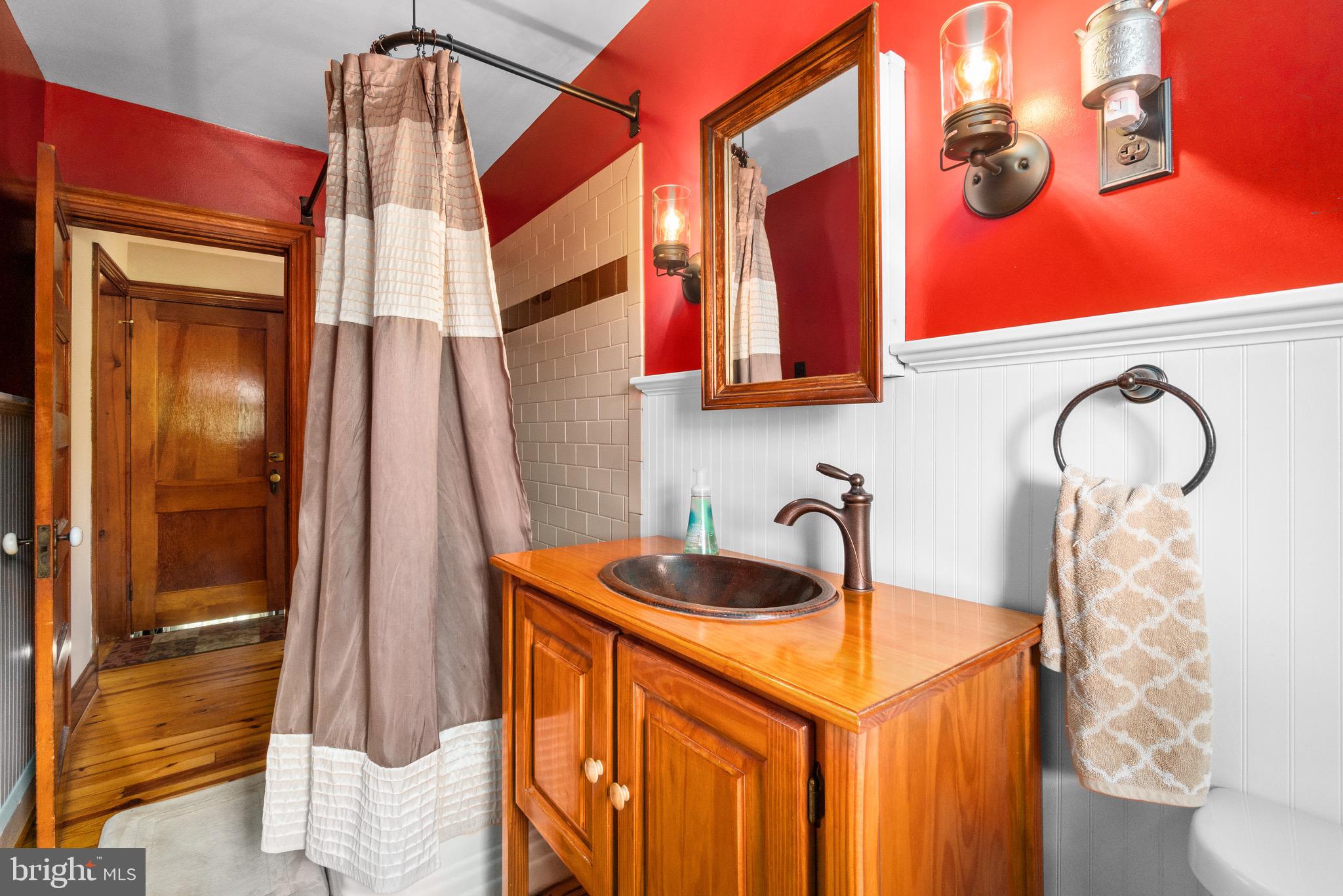 2017 Drummond Road Baltimore, MD 21228 - Photo 21 of 50 Farmhouse style 1st level full bath