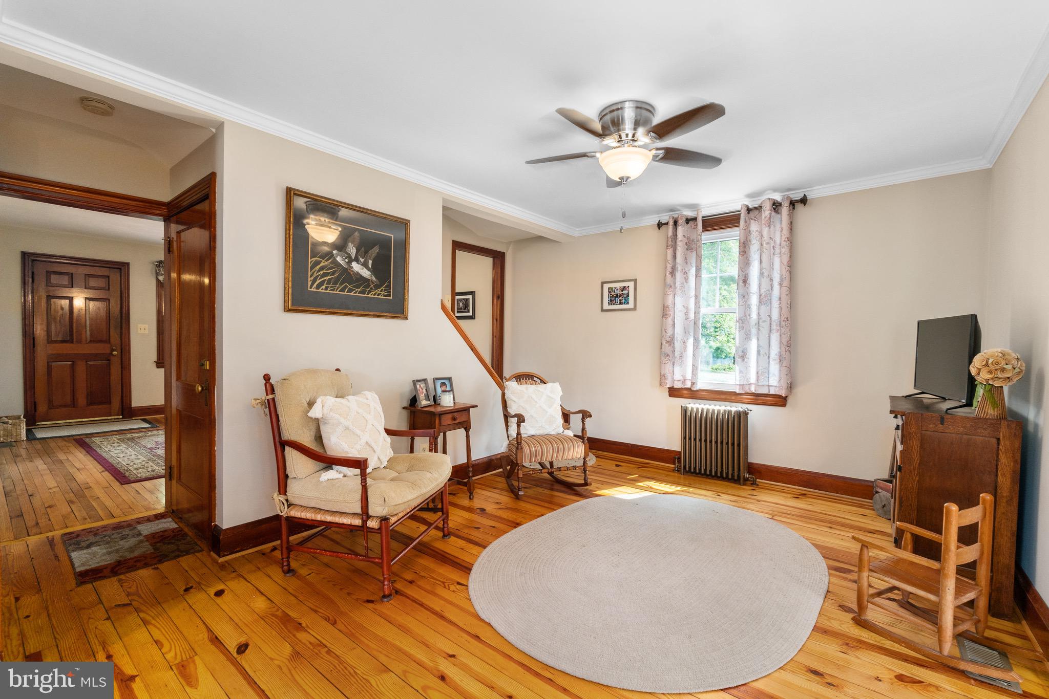 2017 Drummond Road Baltimore, MD 21228 - Photo 22 of 50 Sitting area opens to Kitchen & DR area w/fan