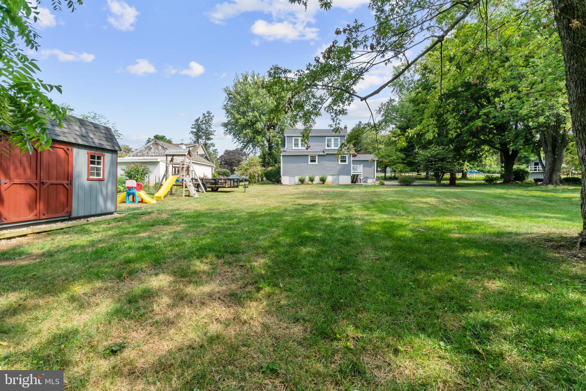 2017 Drummond Road Baltimore, MD 21228 - Photo 7 of 50 .34 acre level lot perfect for entertaining