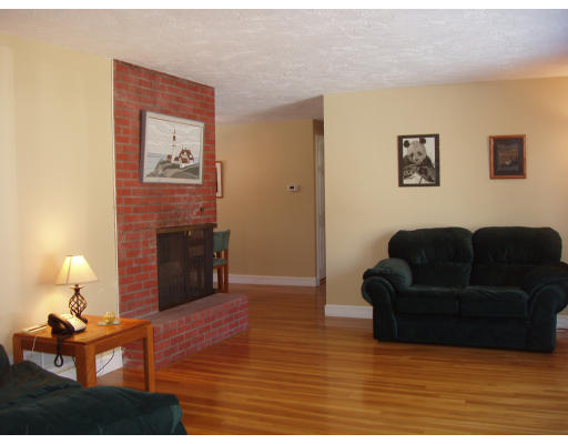 36 Dean Road Wayland, MA 01778 - Photo 5 of 24 Gallery Image 5