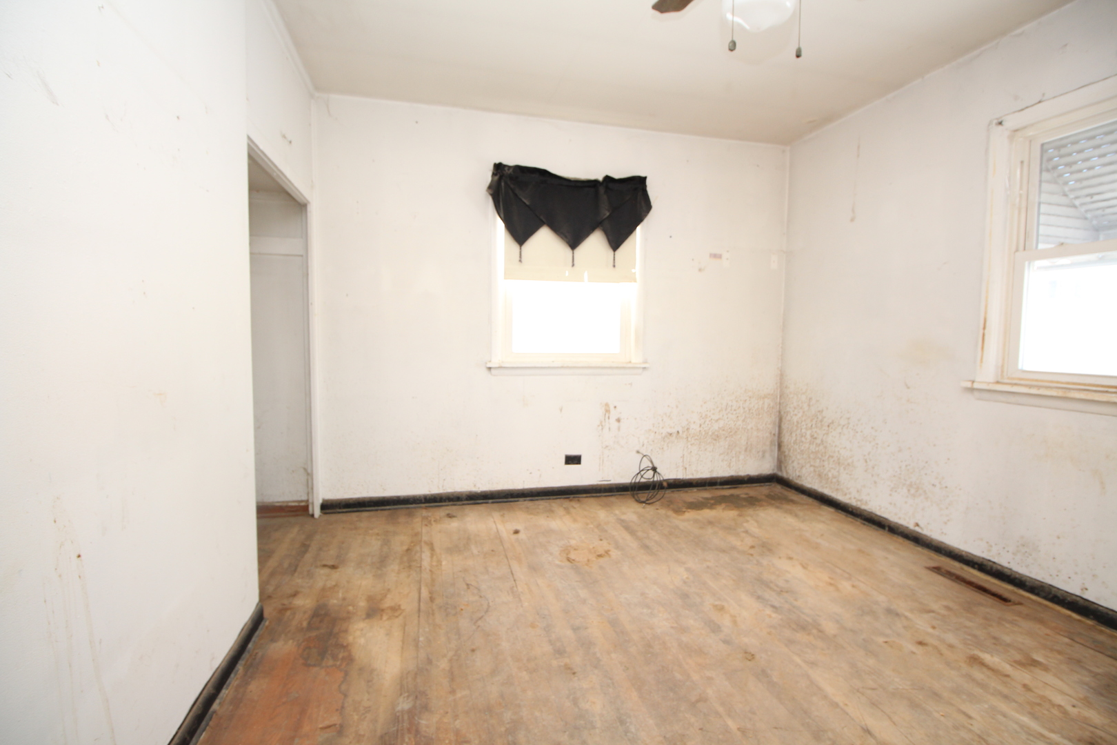 301 Mill Street Elgin, IL 60123 - Photo 7 of 12