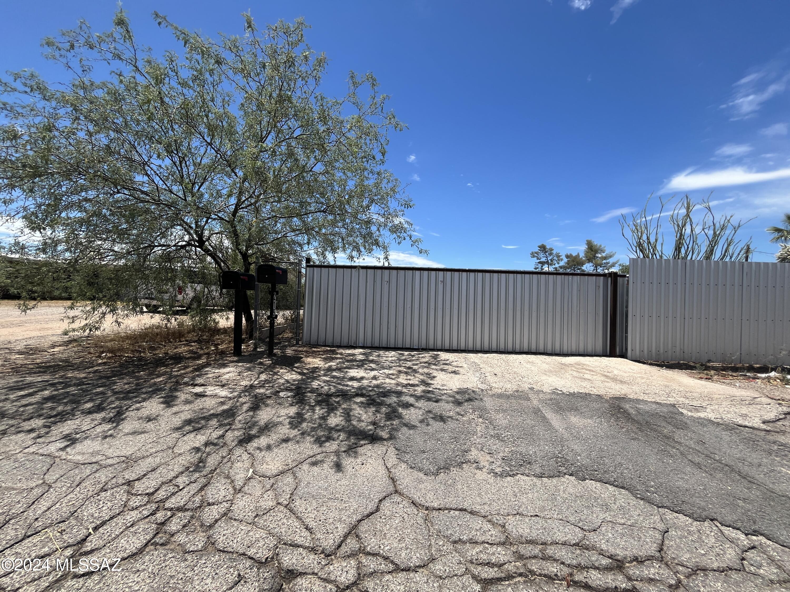 215 West Navajo Road, Unit A Tucson, AZ 85705 - Photo 3 of 34
