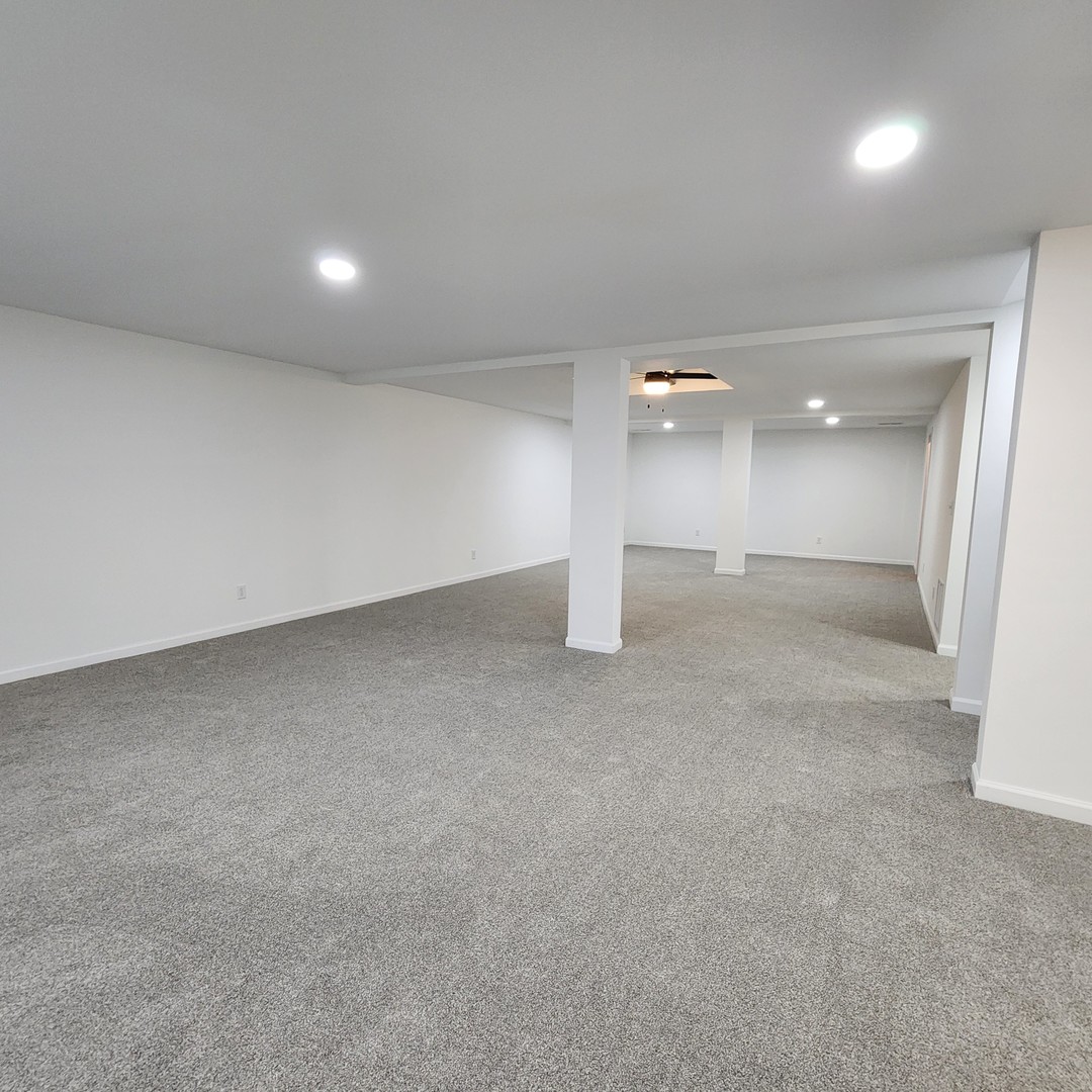 422 View Street Ottawa, IL 61350 - Photo 14 of 22 an empty room with a natural light