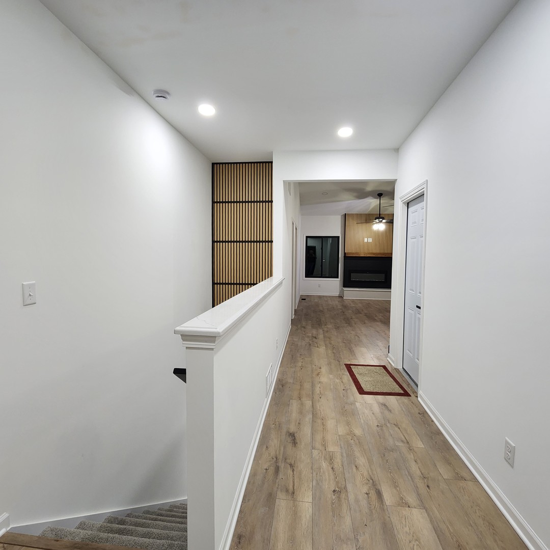 422 View Street Ottawa, IL 61350 - Photo 2 of 22 a view of a hallway