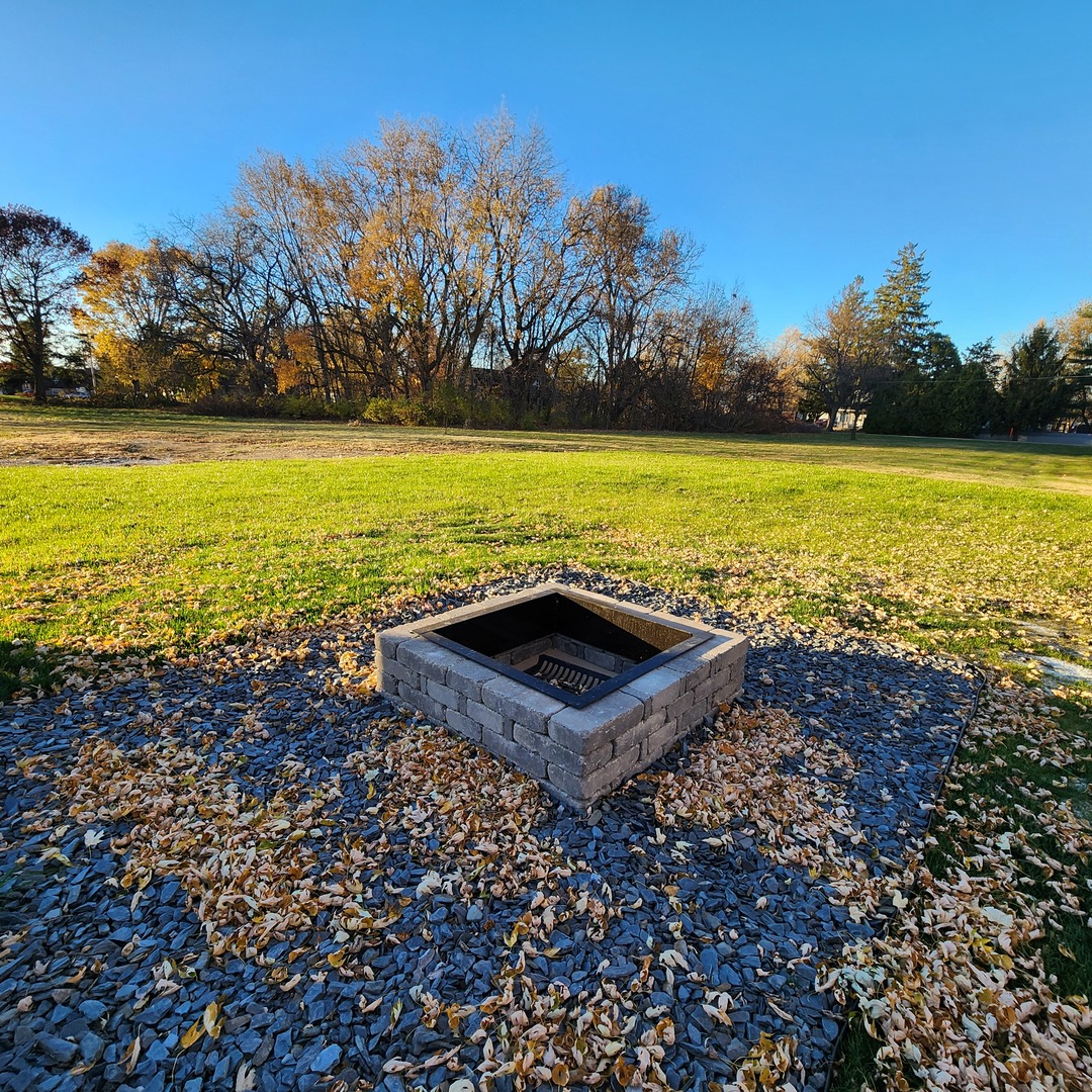 422 View Street Ottawa, IL 61350 - Photo 21 of 22 a view of a pool with an outdoor space