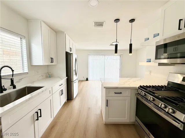 $2,600 | 5444 Alpaca Circle, Las Vegas, NV 89142