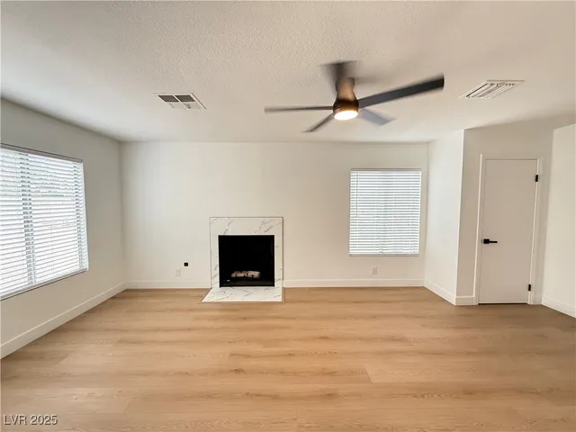 $2,600 | 5444 Alpaca Circle, Las Vegas, NV 89142