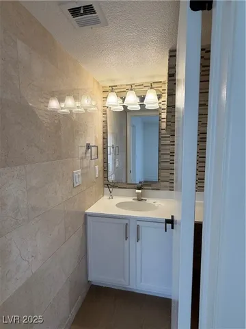 $2,600 | 5444 Alpaca Circle, Las Vegas, NV 89142