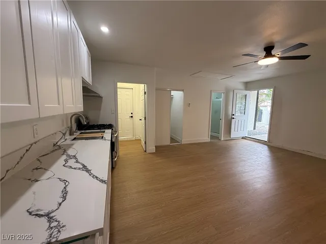 $2,600 | 5444 Alpaca Circle, Las Vegas, NV 89142