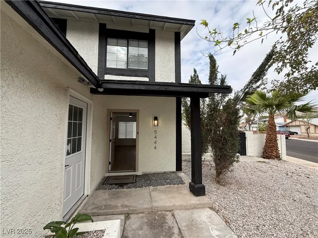 $2,600 | 5444 Alpaca Circle, Las Vegas, NV 89142