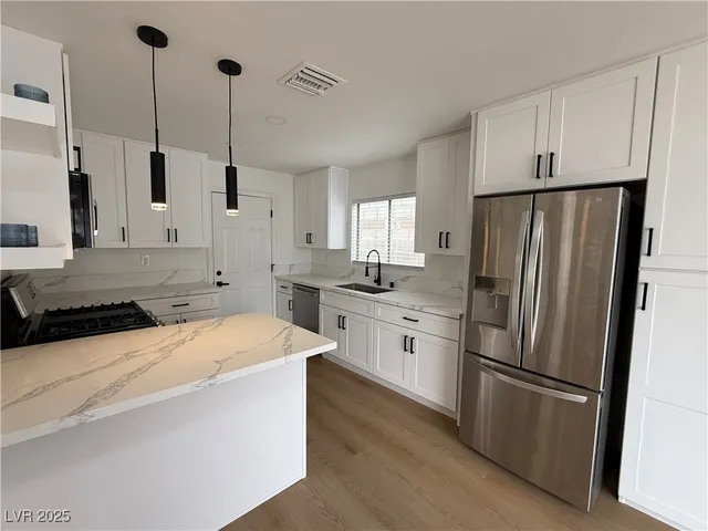 $2,600 | 5444 Alpaca Circle, Las Vegas, NV 89142