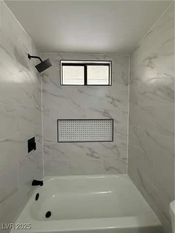 $2,600 | 5444 Alpaca Circle, Las Vegas, NV 89142