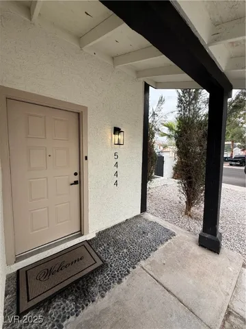 $2,600 | 5444 Alpaca Circle, Las Vegas, NV 89142