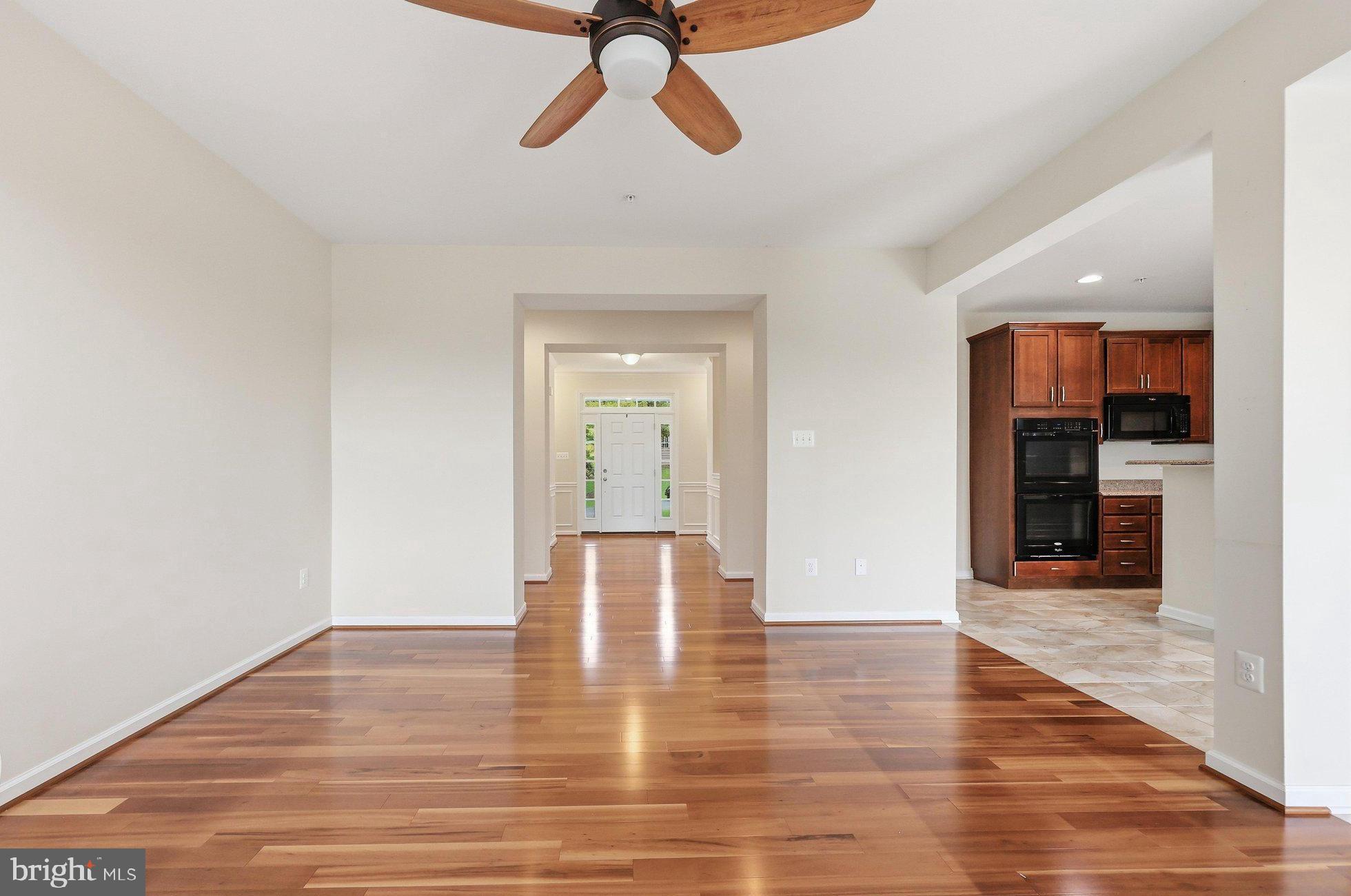 6882 Woodrise Road New Market, MD 21774 - Photo 9 of 70 Living Room