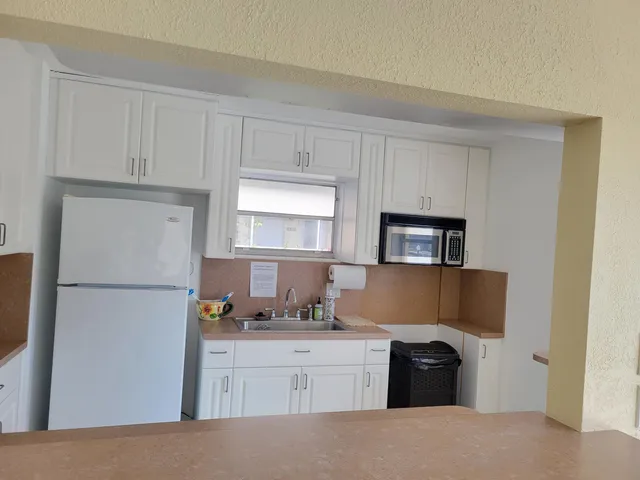 $1,799 | 1340 Northeast 28th Avenue, Unit 137, Pompano Beach, FL 33062