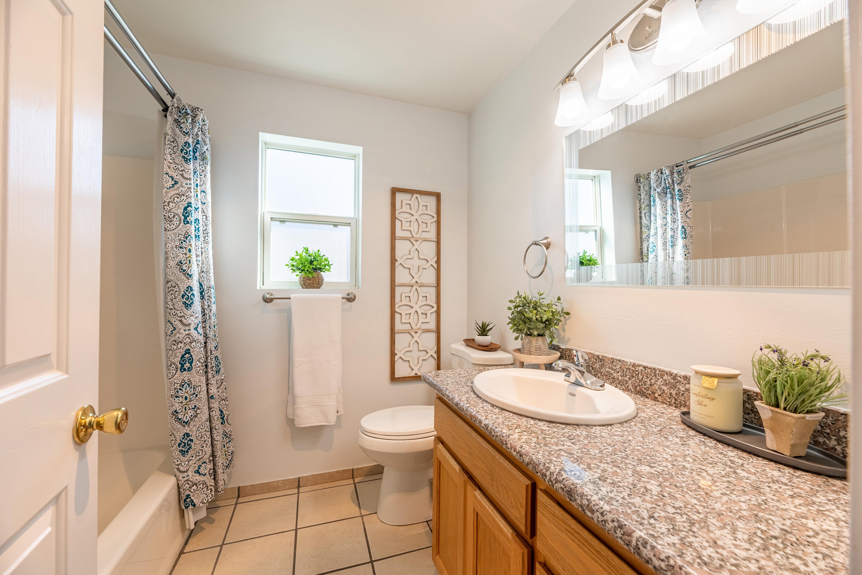 2466 Northeast Yellowpine Road Prineville, OR 97754 - Photo 21 of 32 guest bath
