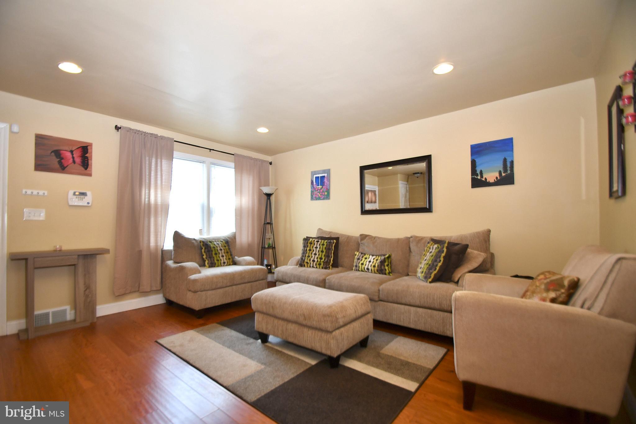 4518 Marble Hall Road Baltimore, MD 21239 - Photo 4 of 30 Living Room