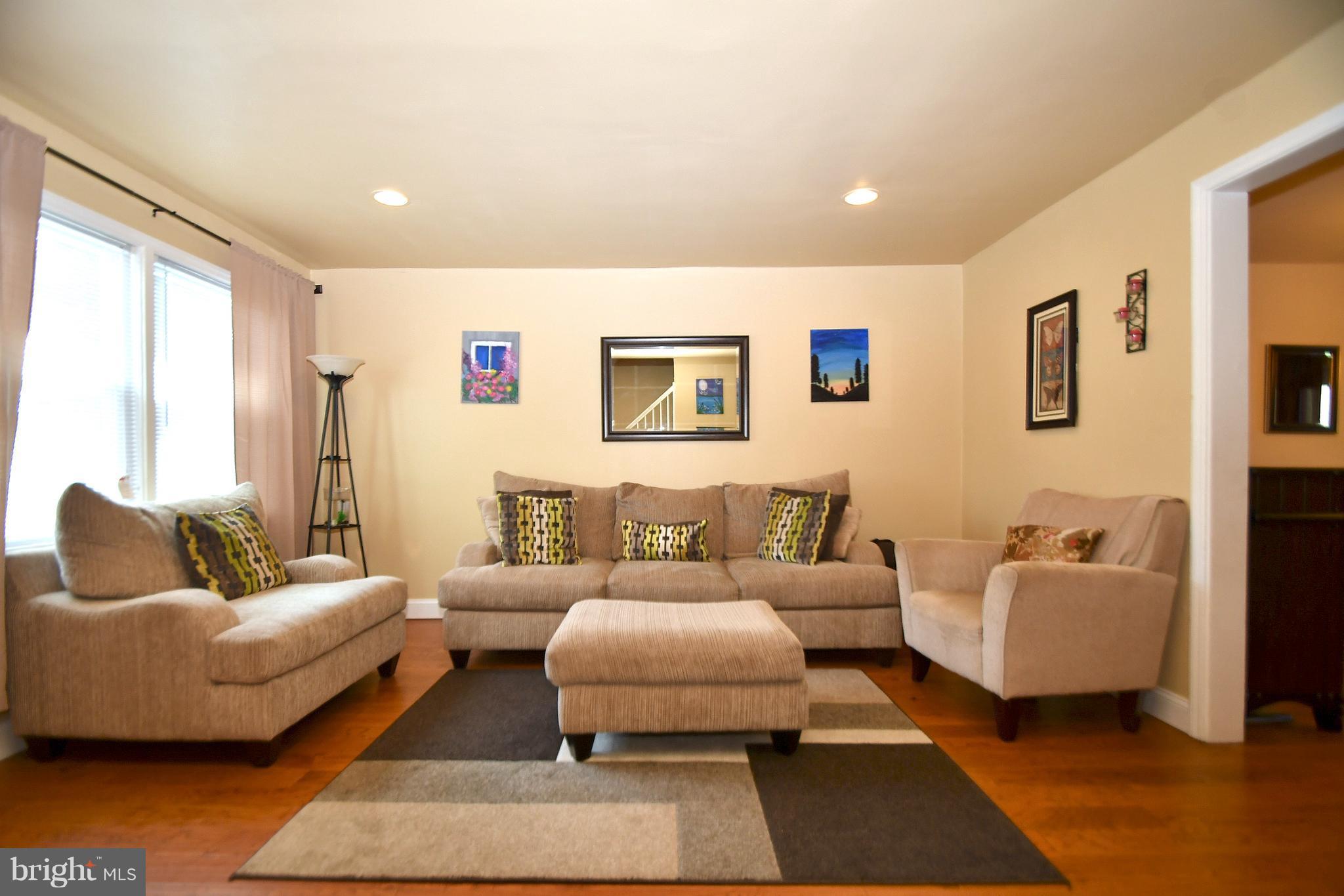 4518 Marble Hall Road Baltimore, MD 21239 - Photo 5 of 30 Living Room