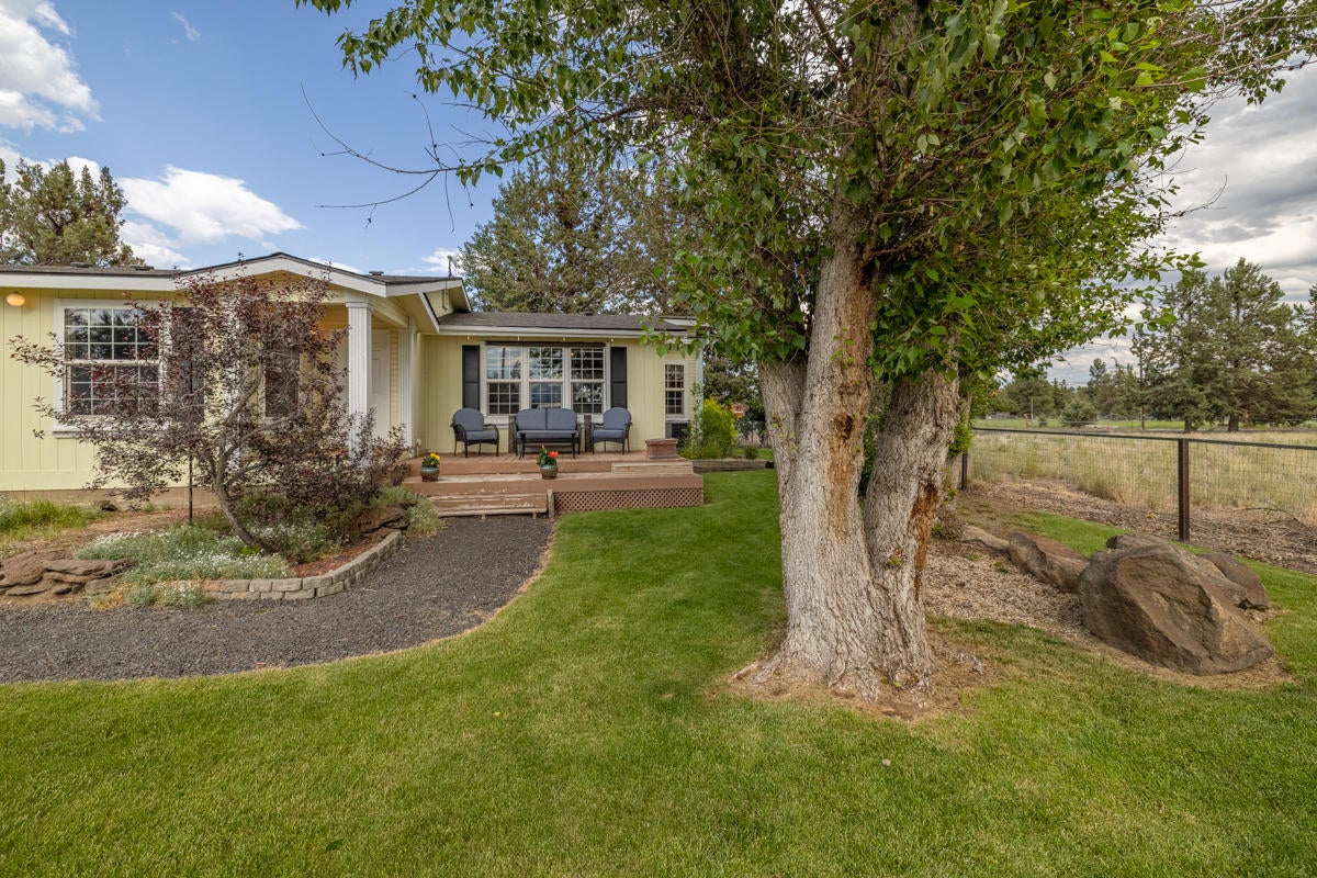 19085 Dayton Road Bend, OR 97703 - Photo 2 of 30 5H2A1960