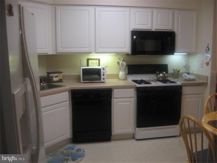 31 Pizzullo Road Hamilton, NJ 08690 - Photo 4 of 13 Kitchen