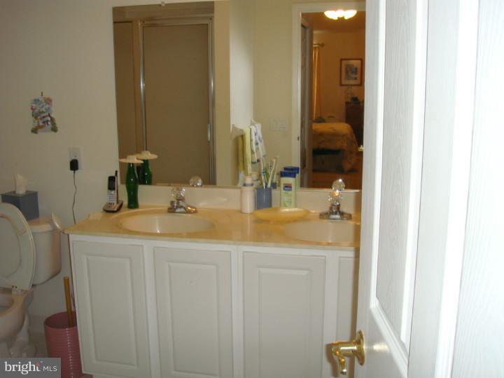 31 Pizzullo Road Hamilton, NJ 08690 - Photo 9 of 13 Master Bathroom